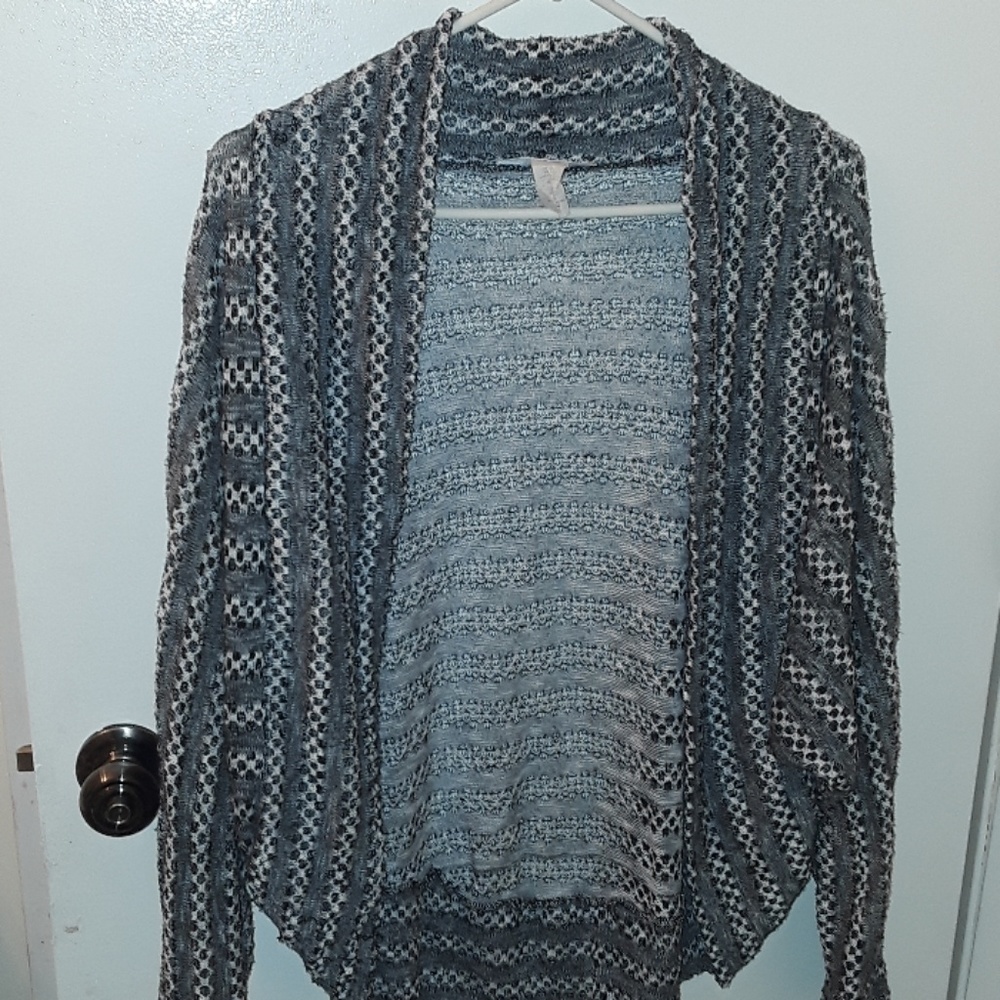 Grey& white/black knit cardigan